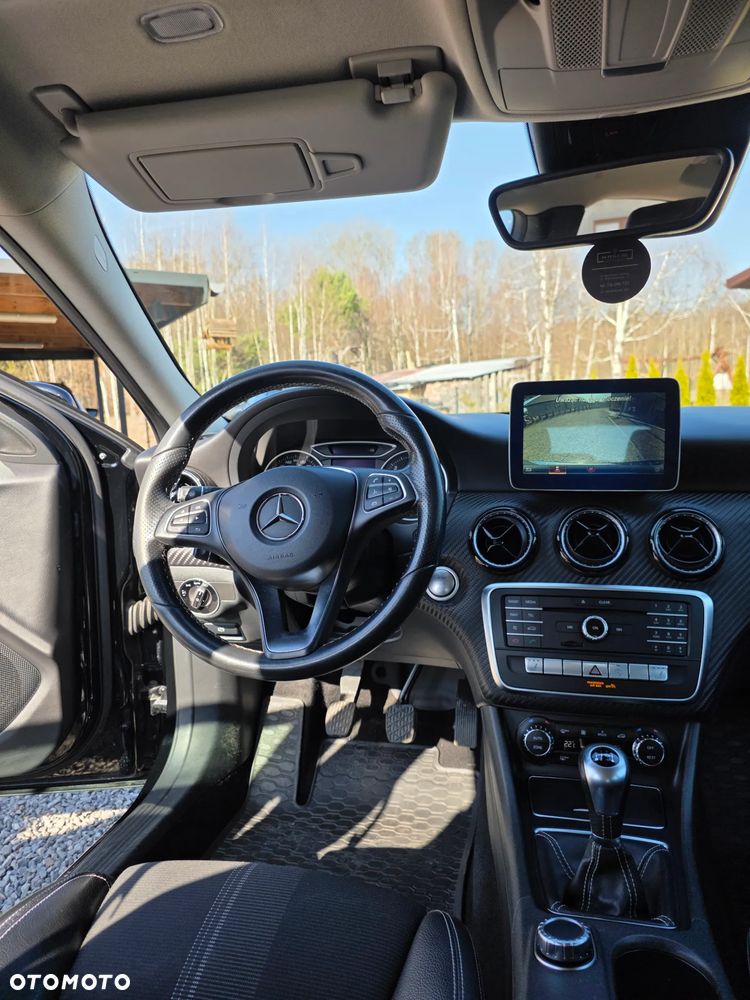 Mercedes-Benz GLA 200 d - 18