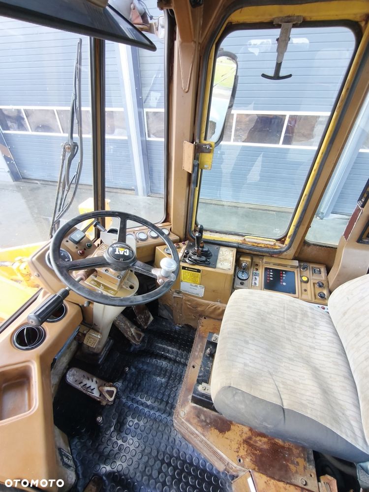 Caterpillar 926E - 8