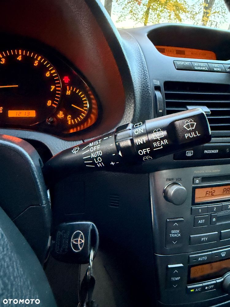Toyota Avensis - 35