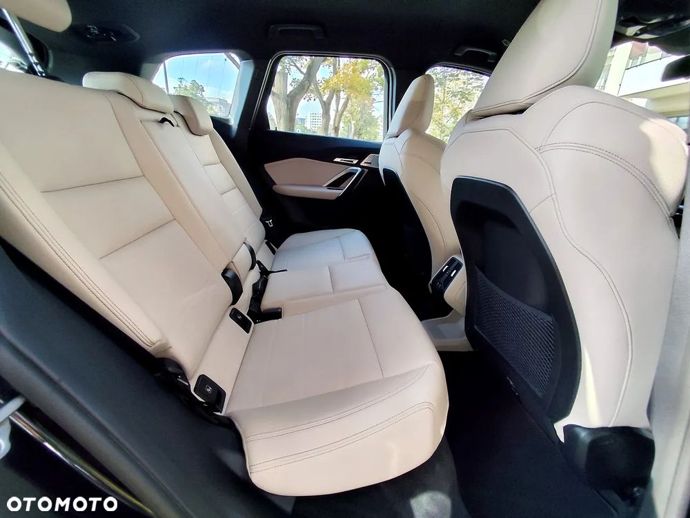 BMW iX1 xDrive30 66.5kWh M Sport - 9