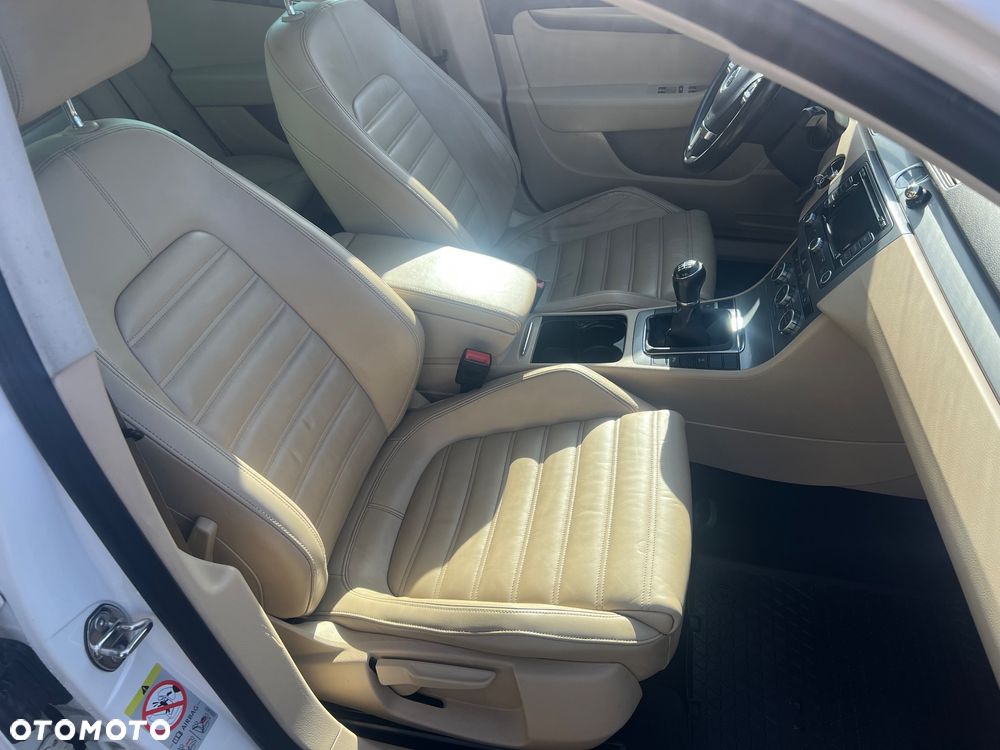 Volkswagen Passat 2.0 TDI BlueMotion Technology Highline - 23