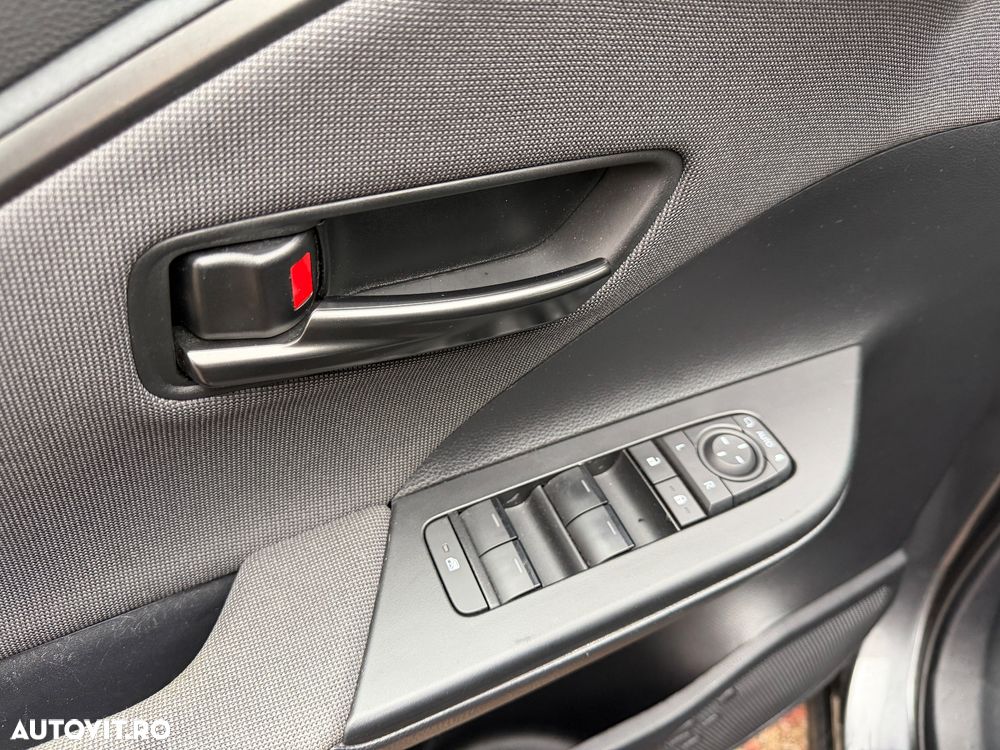 Toyota C-HR 1.8 Hybrid Team Deutschland - 33