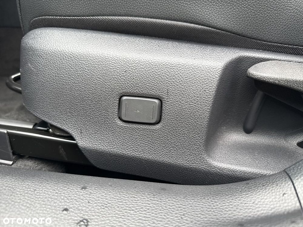 Toyota Corolla 1.8 Hybrid GR Sport Dynamic - 22