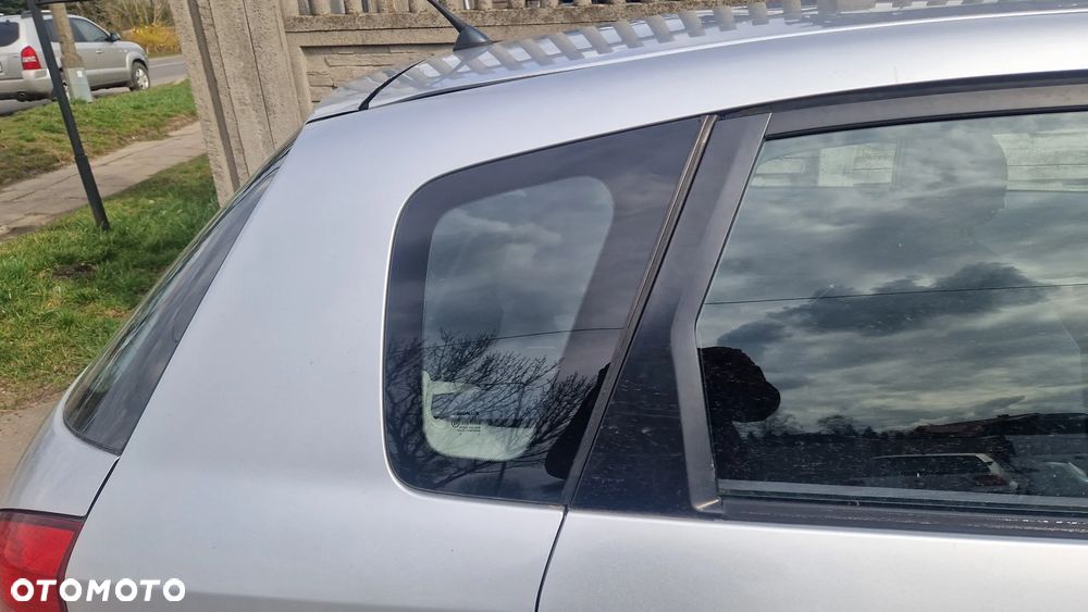 HONDA CIVIC VII 5D SZYBA KAROSERYJNA PRAWY TYŁ - 1