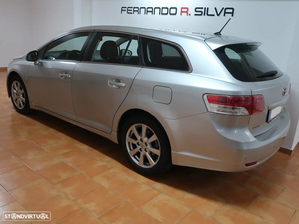 Toyota Avensis SW 2.0 D-4D Exclusive - 1