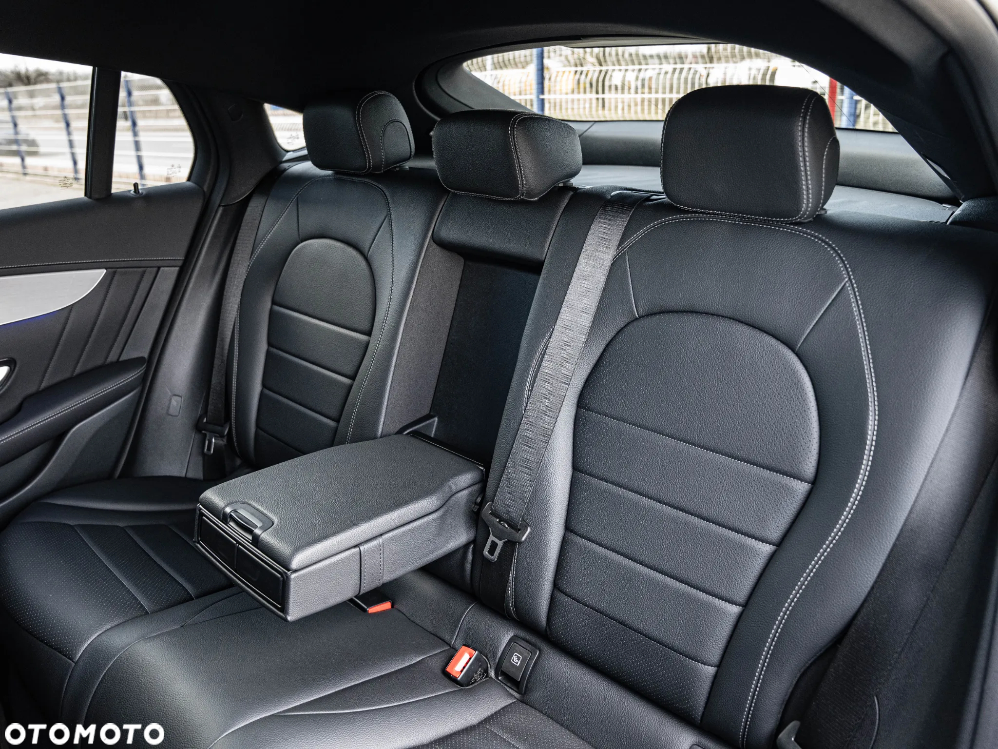 Mercedes-Benz GLC 200 d 4Matic 9G-TRONIC AMG Line Plus - 29