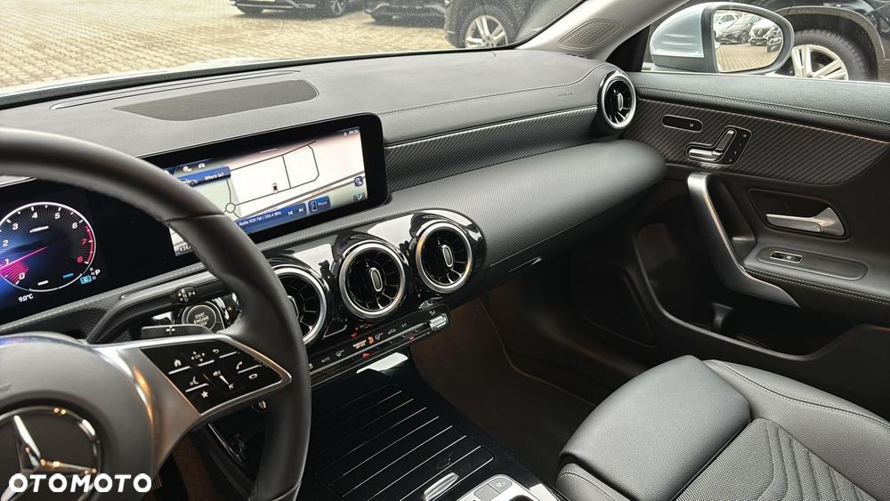 Mercedes-Benz CLA - 12