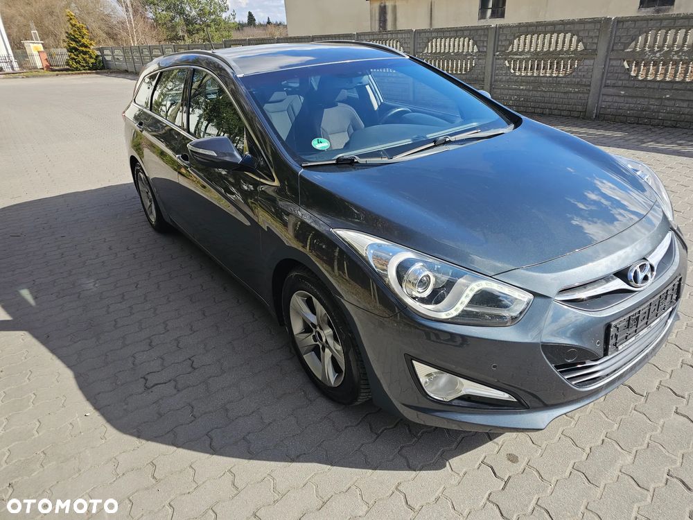 Hyundai i40 i40cw 1.7 CRDi Automatik Fifa World Cup Edition Gold - 1