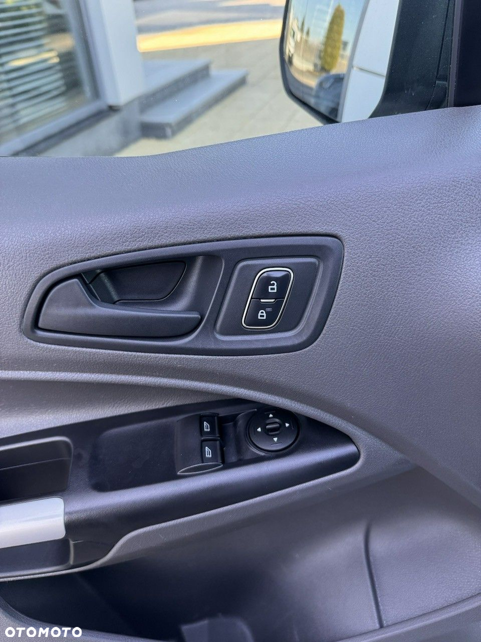 Ford Transit Connect - 18