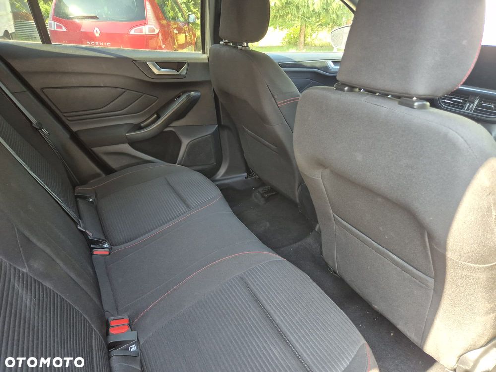Ford Focus 1.0 EcoBoost Hybrid ST-LINE X - 11