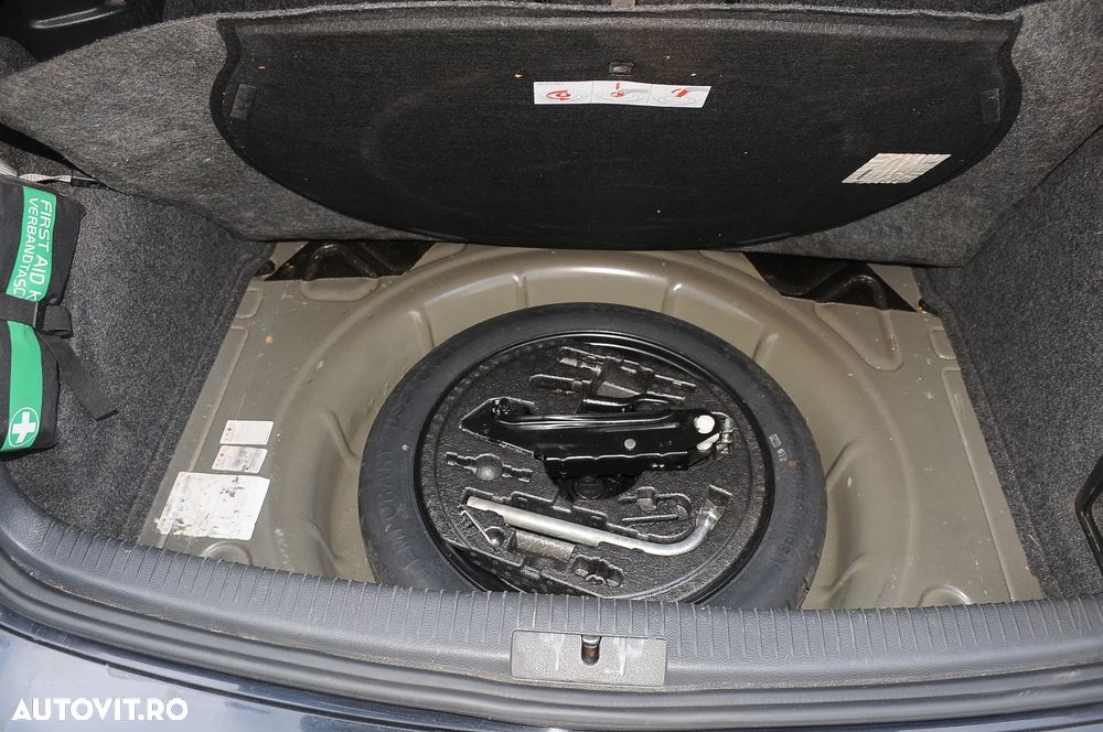 Volkswagen Golf 1.6 TDI DPF Comfortline - 15