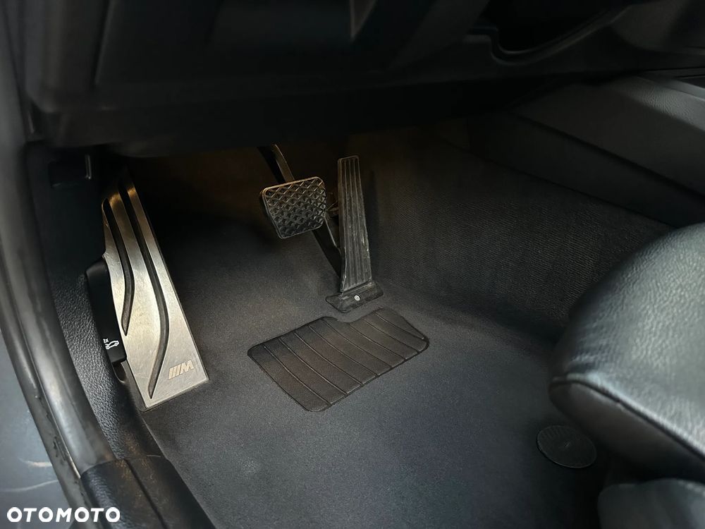 BMW Seria 3 325d M Sport - 39