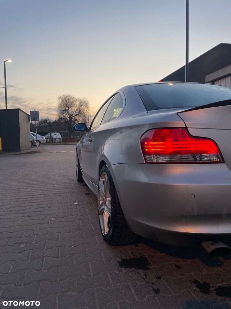 BMW Seria 1 123d DPF - 6