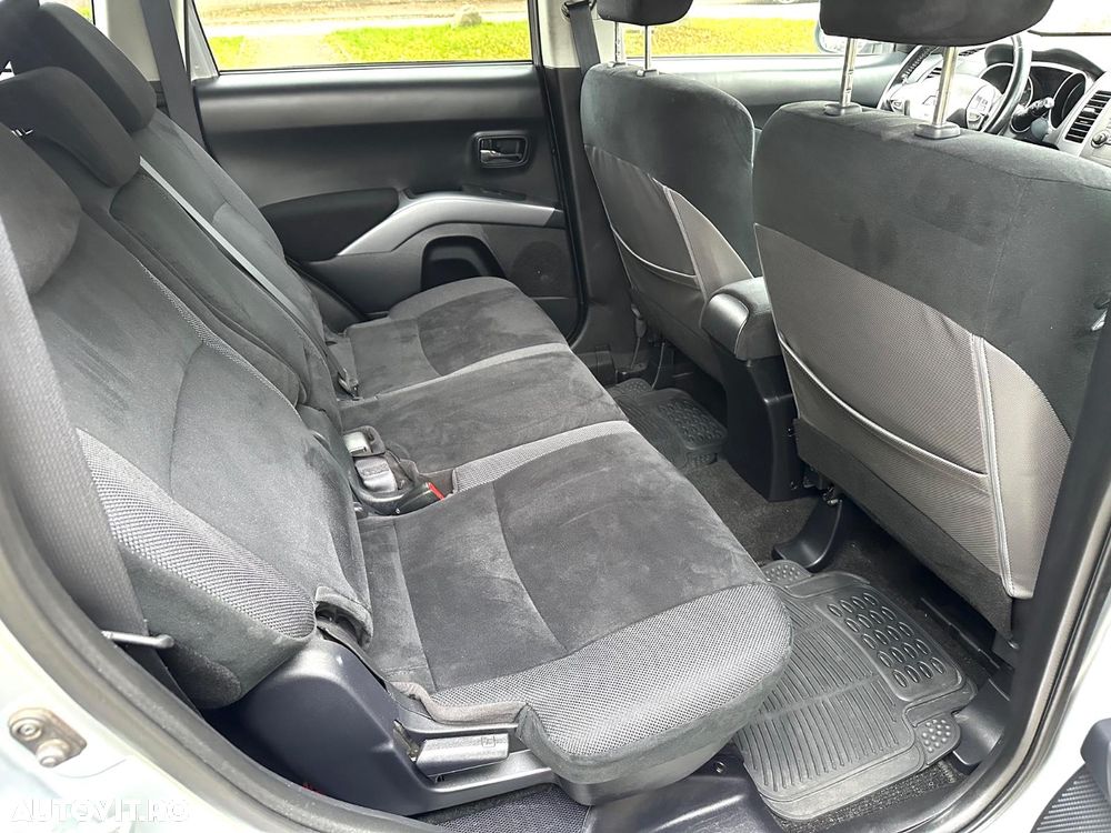 Mitsubishi Outlander 2.2 DI-D Intense + - 11
