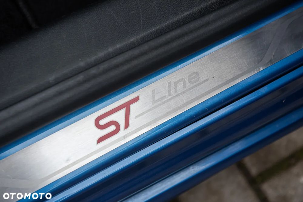 Ford Focus Turnier 2.0 TDCi DPF Start-Stopp-System ST-Line - 33