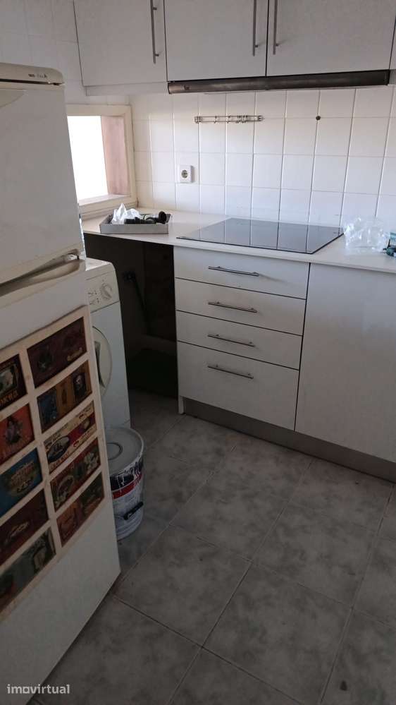 DOIS apartamentos T2 e uma garagem fechada a 100 m da praia - Grande imagem: 3/13