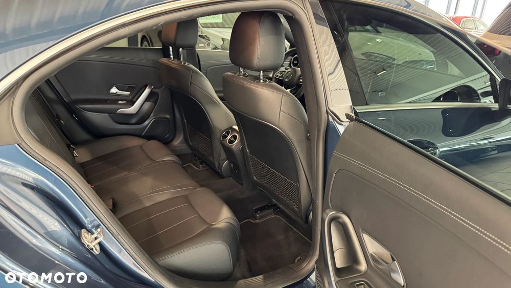 Mercedes-Benz CLA 180 Progressive 7G-DCT - 31