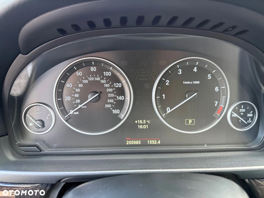 BMW Seria 5 528i Luxury Line - 11