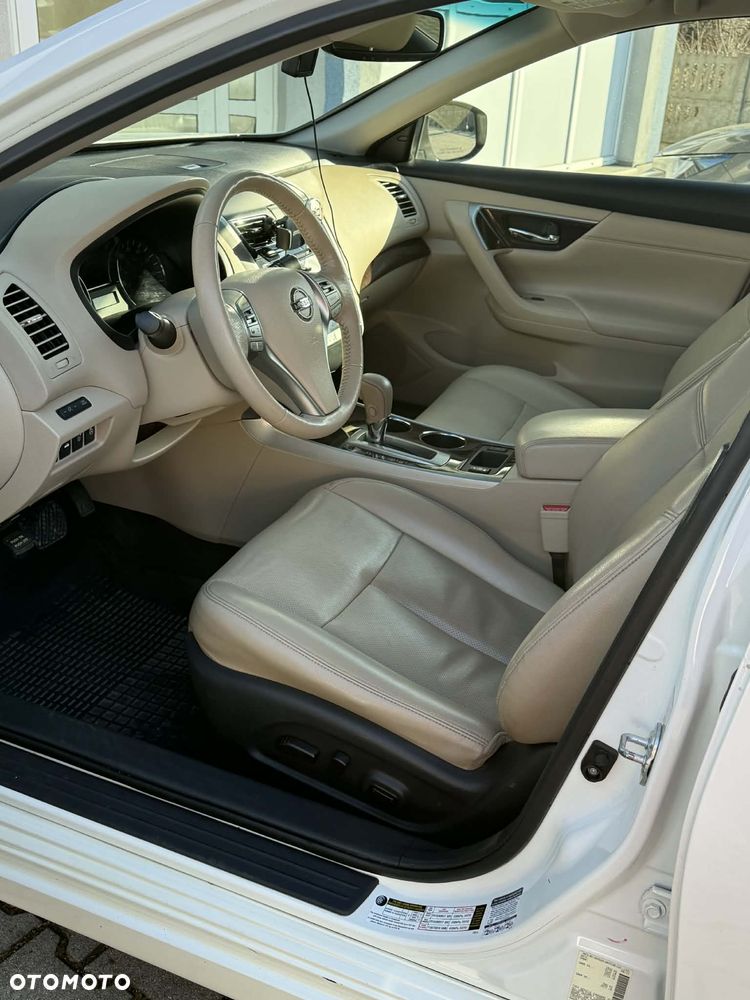 Nissan Altima - 17