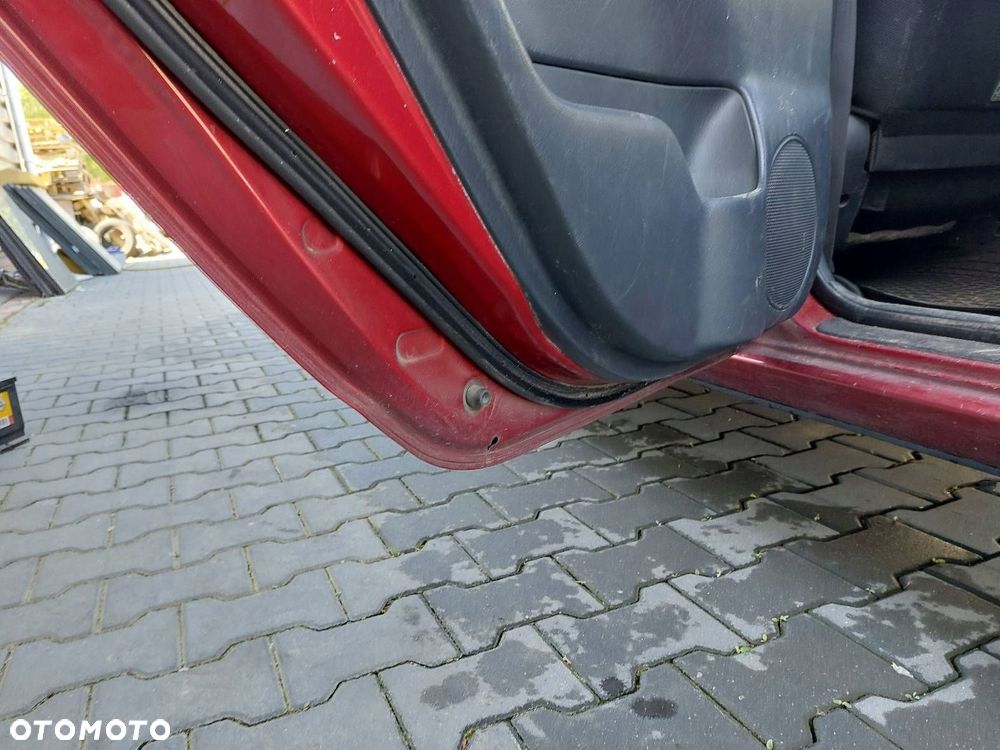 DRZWI KOMPLETNE LEWY TYŁ TOYOTA COROLLA VERSO I 3N8 - 5