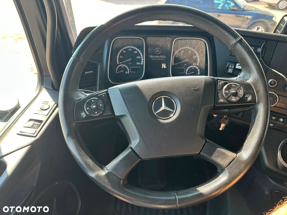 Mercedes-Benz Arocs - 22