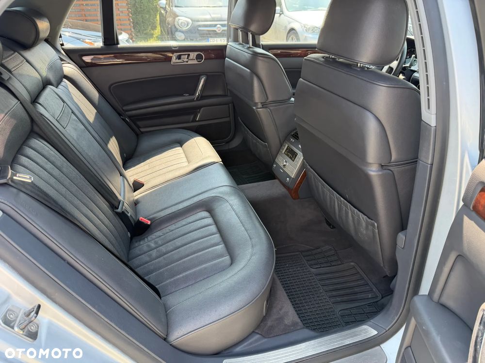 Volkswagen Phaeton 4.2 V8 4MOTION Automatik (5 Sitzer) - 31