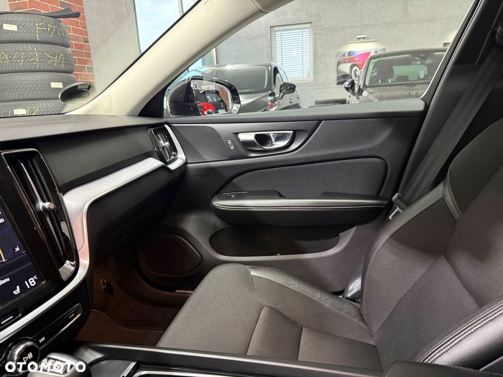 Volvo V60 Cross Country D4 AWD Geartronic - 32