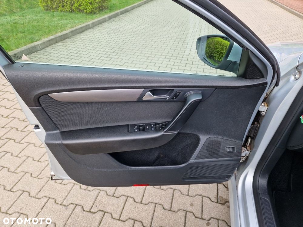 Volkswagen Passat - 10