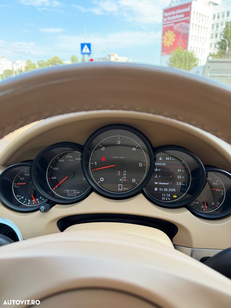 Porsche Cayenne 3.0 L V6 - 12