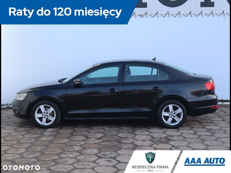 Volkswagen Jetta - 4