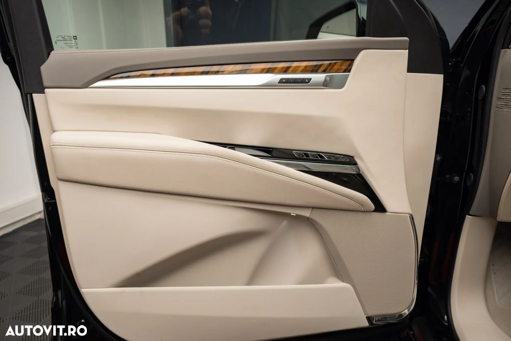 Cadillac Escalade - 33