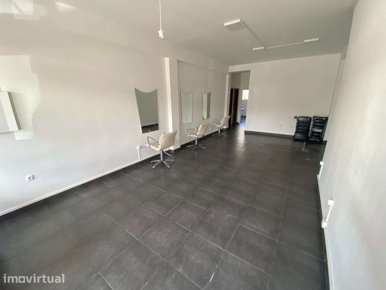 Alugo espaço comercial em zona privilegiada - Grande imagem: 5/13