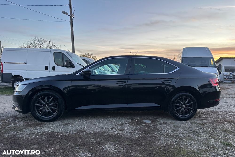 Skoda Superb 2.0 TDI DSG Premium Edition - 11