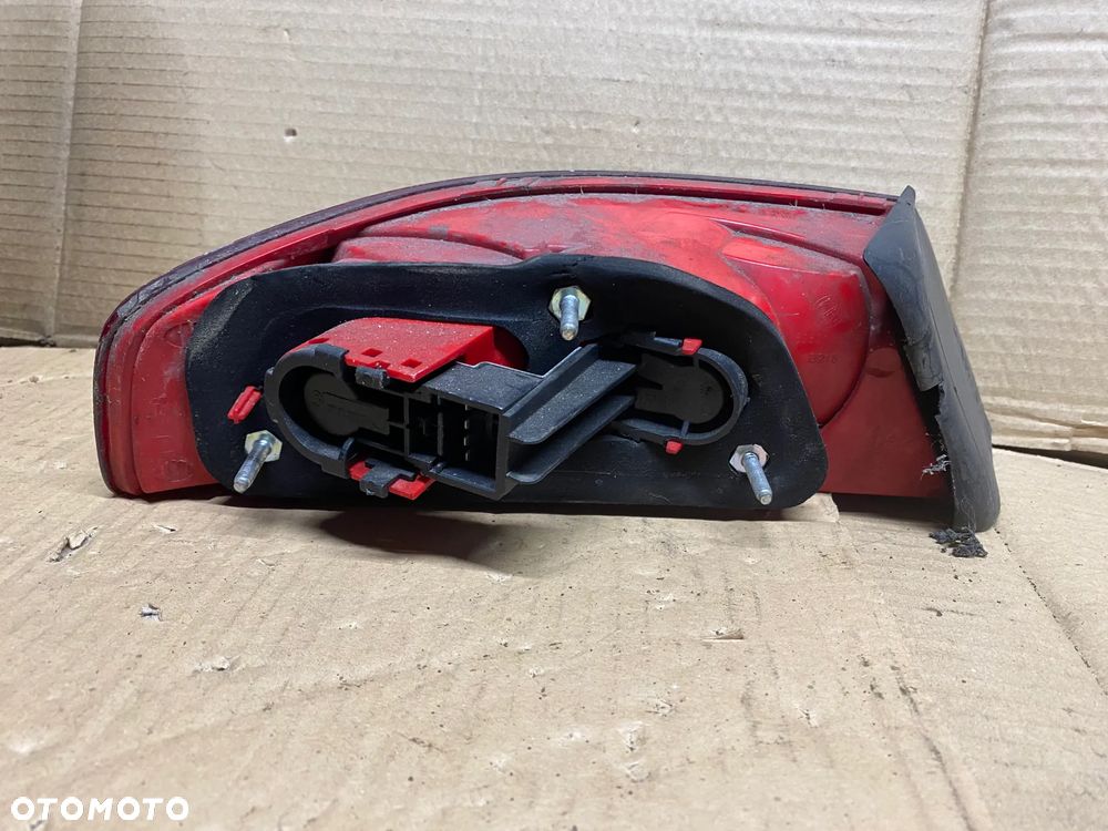 LAMPA TYLNA PRAWA ALFA ROMEO 159 KOMBI 60691363 - 4