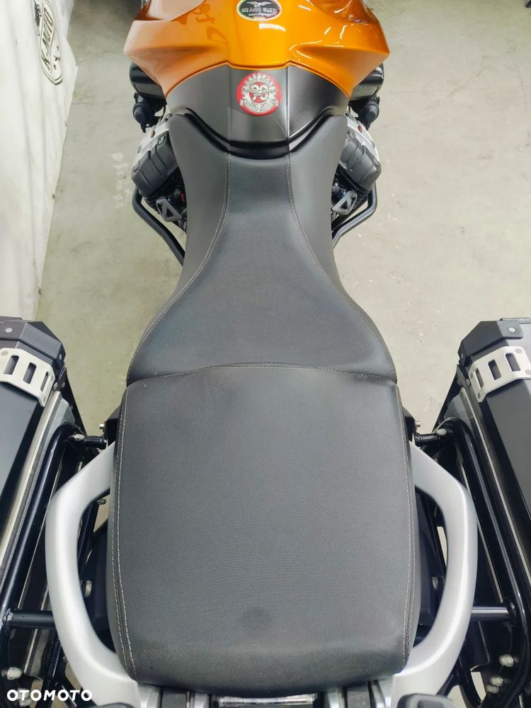 Moto Guzzi Stelvio - 12