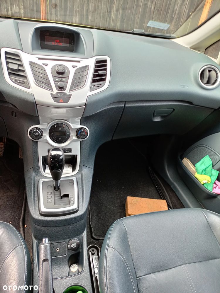 Ford Fiesta 1.4 Autom Titanium - 10