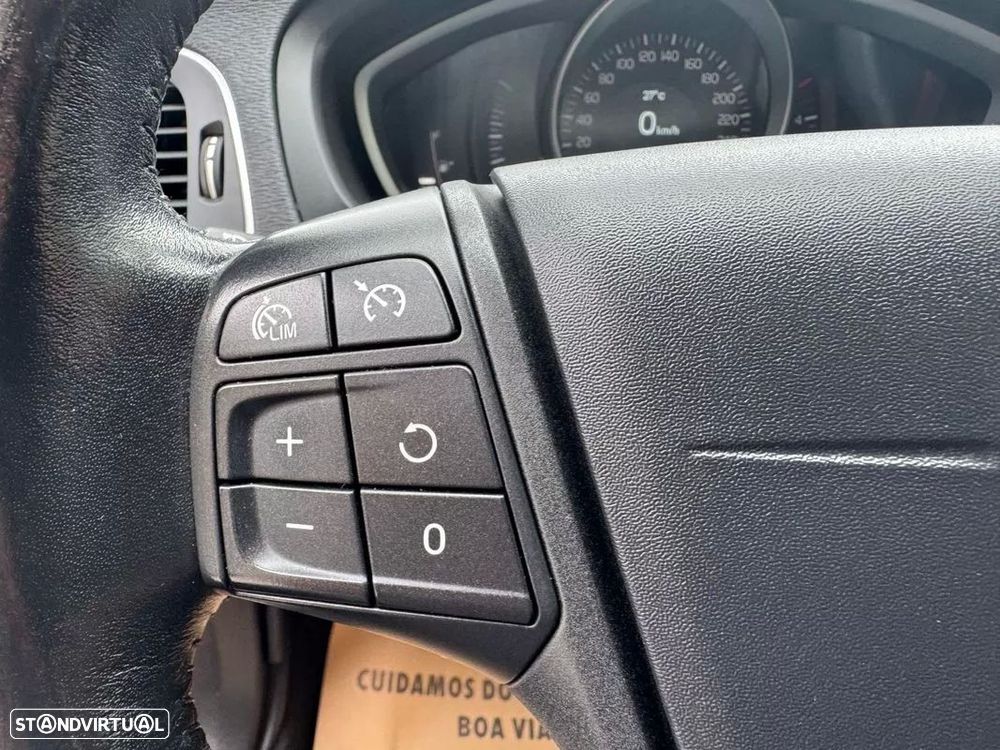 Volvo V40 2.0 D2 Momentum - 25