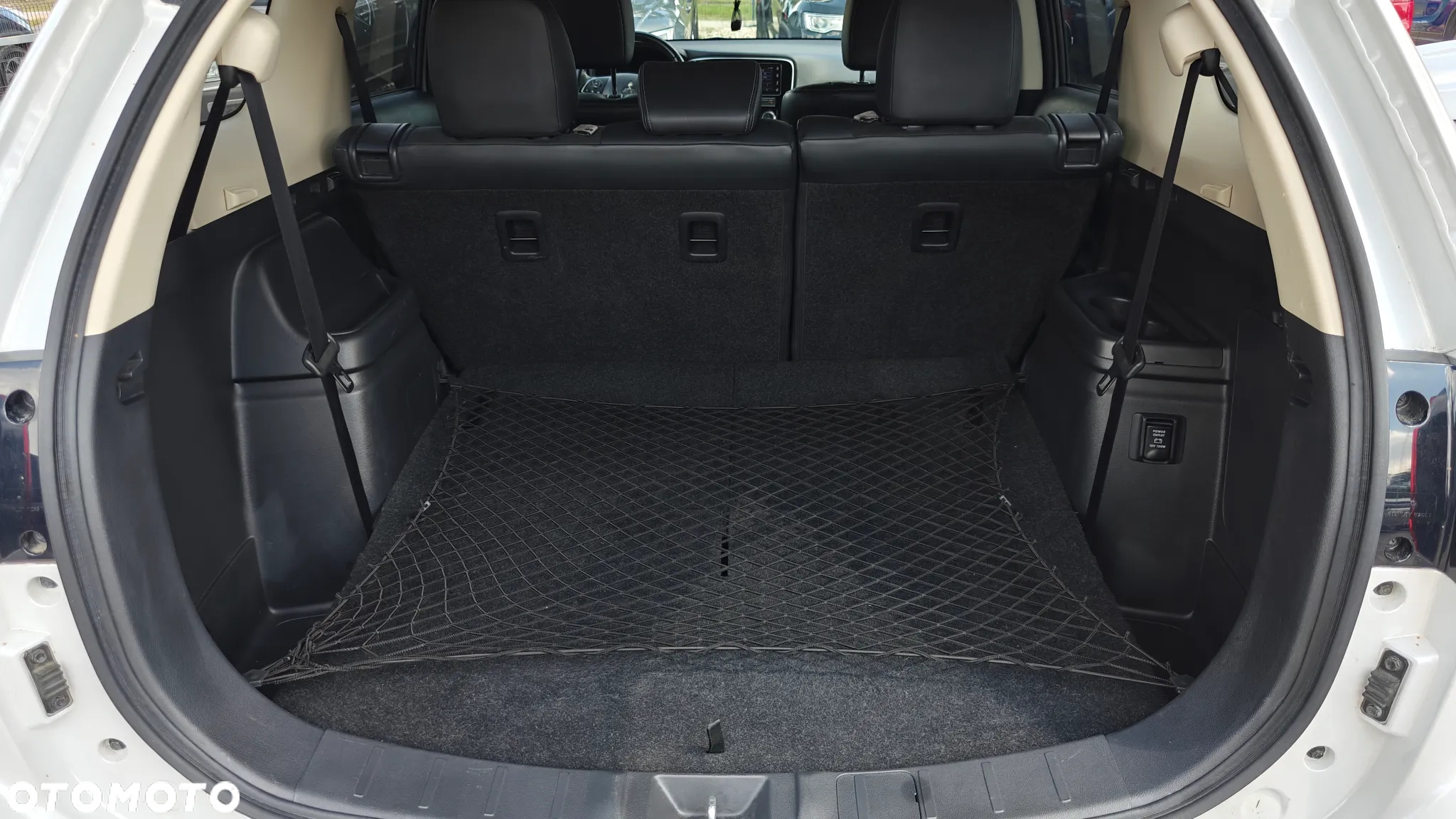 Mitsubishi Outlander 2.4 4WD CVT Instyle - 32