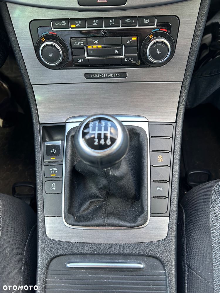 Volkswagen Passat 2.0 TDI DPF Comfortline - 12