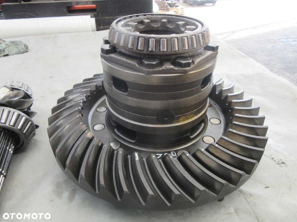 Atak talerz dyferencjał 8x39 Claas Ares 697 ATS - 2