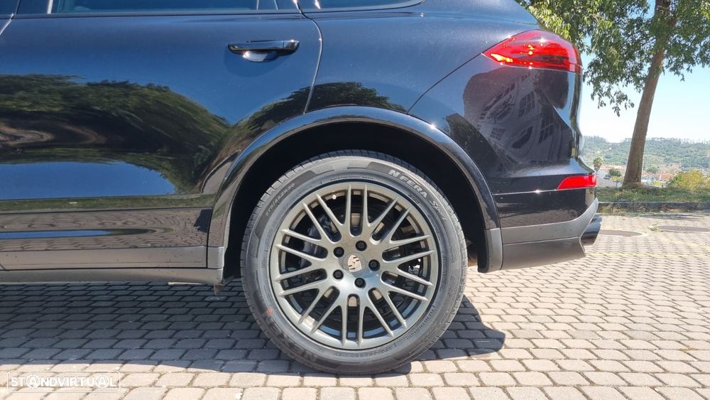 Porsche Cayenne Platinum Edition - 10