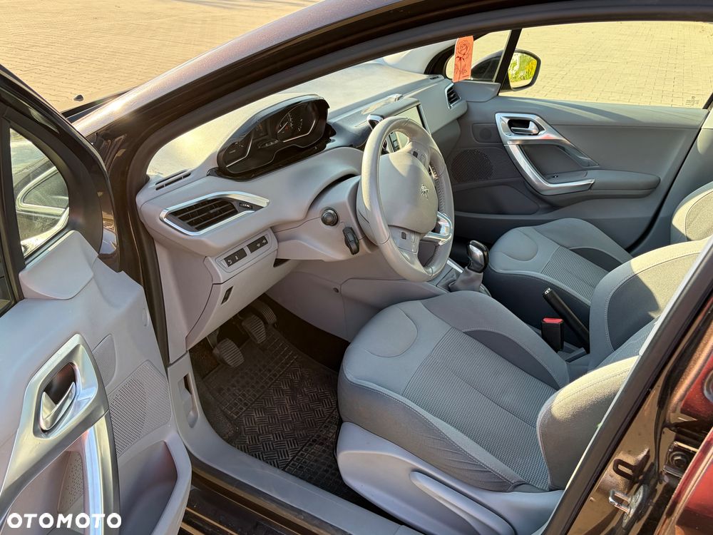 Peugeot 208 1.4 VTi Allure - 19