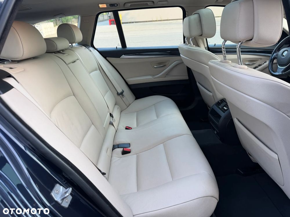 BMW Seria 5 525d Sport-Aut Luxury Line - 8
