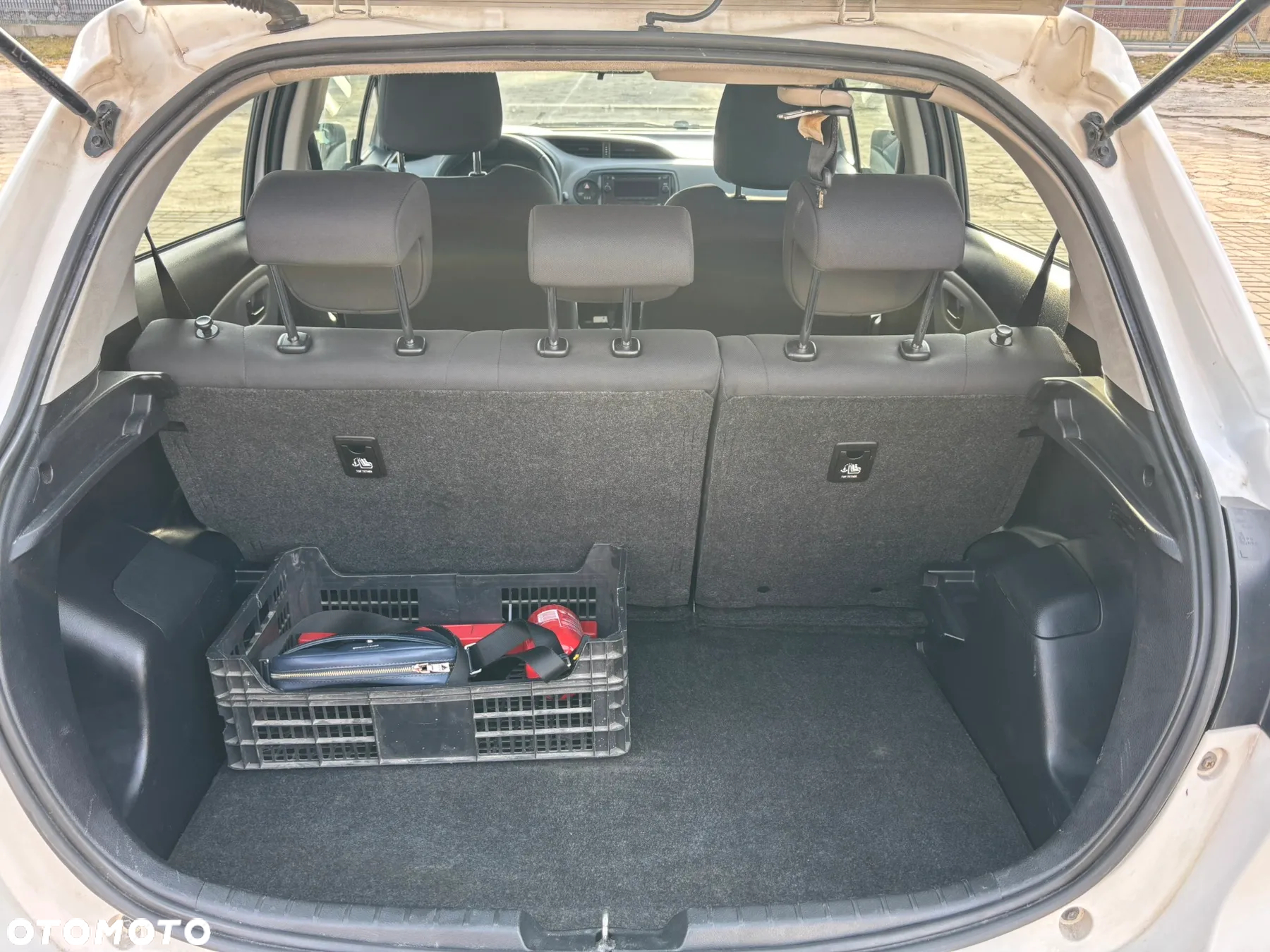 Toyota Yaris Hybrid 100 Premium - 13