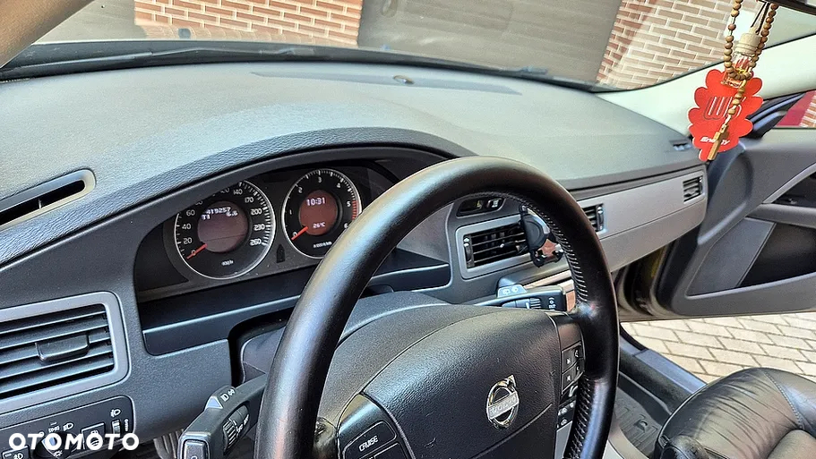 Volvo XC 70 D5 AWD Momentum - 8