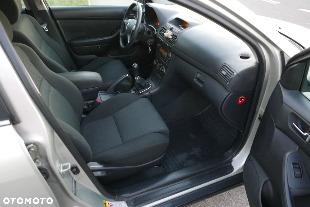 Toyota Avensis - 19