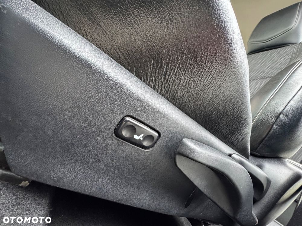 Toyota Auris 1.8 HSD Luna - 24