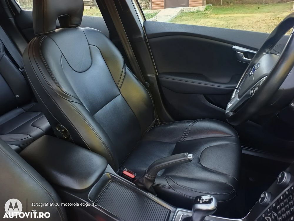 Volvo V40 T3 Momentum - 10