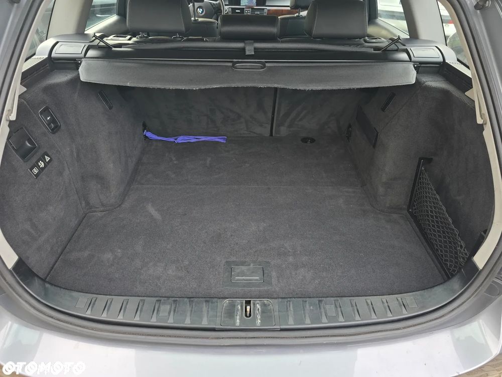 BMW Seria 3 330d xDrive - 15