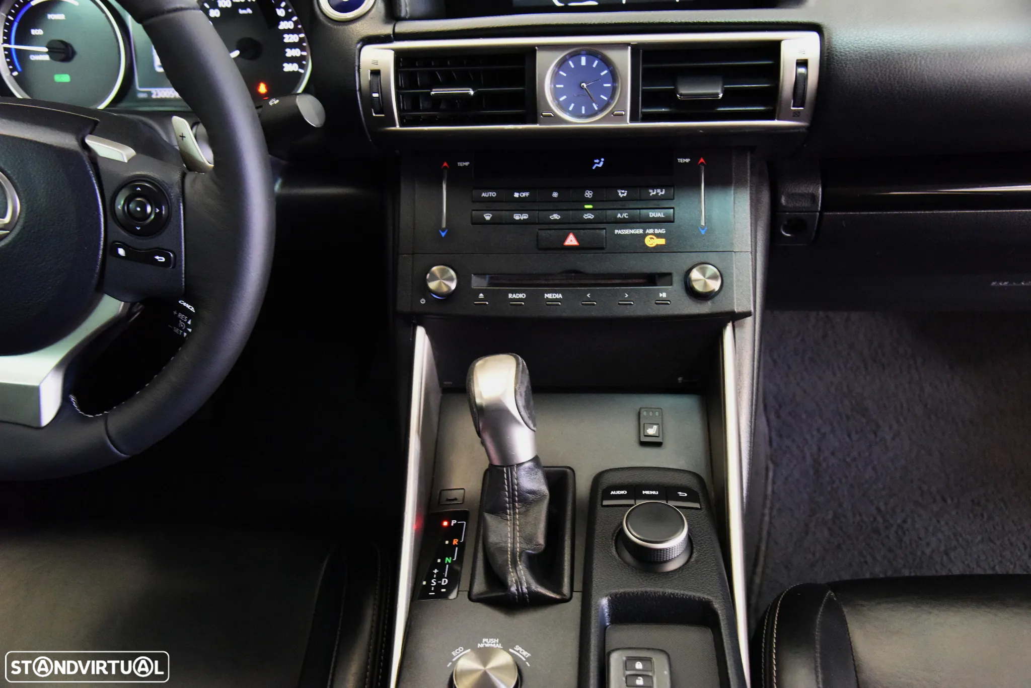 Lexus IS 300H Pack Executive - 18